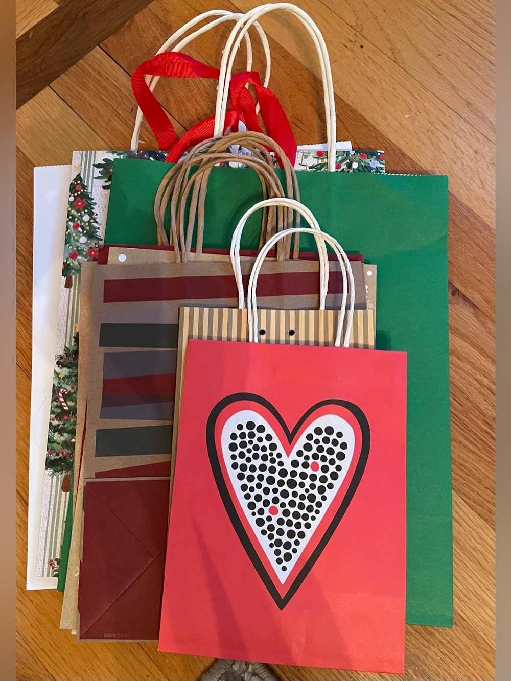 Holiday Gift Bags - Classic Christmas Design / Assorted patterns & sizes / 9 Bag - Picture 7 of 7